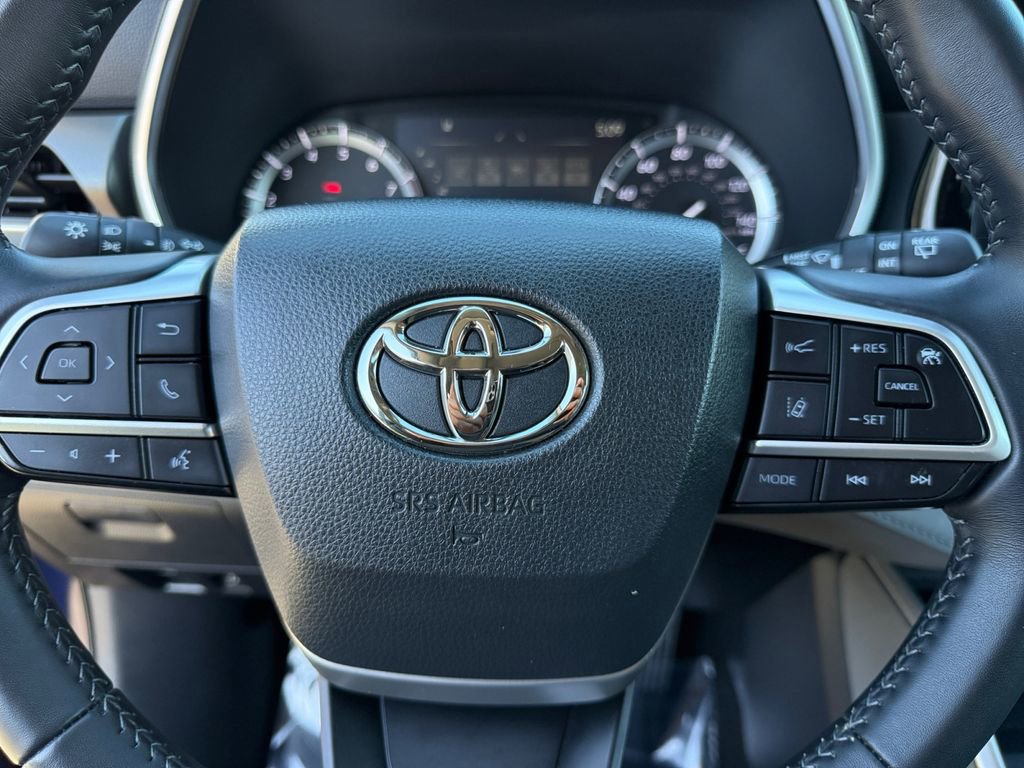 Used 2022 Toyota Highlander XLE image 21