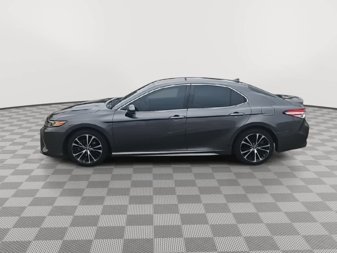 Used 2020 Toyota Camry SE FWD image 5