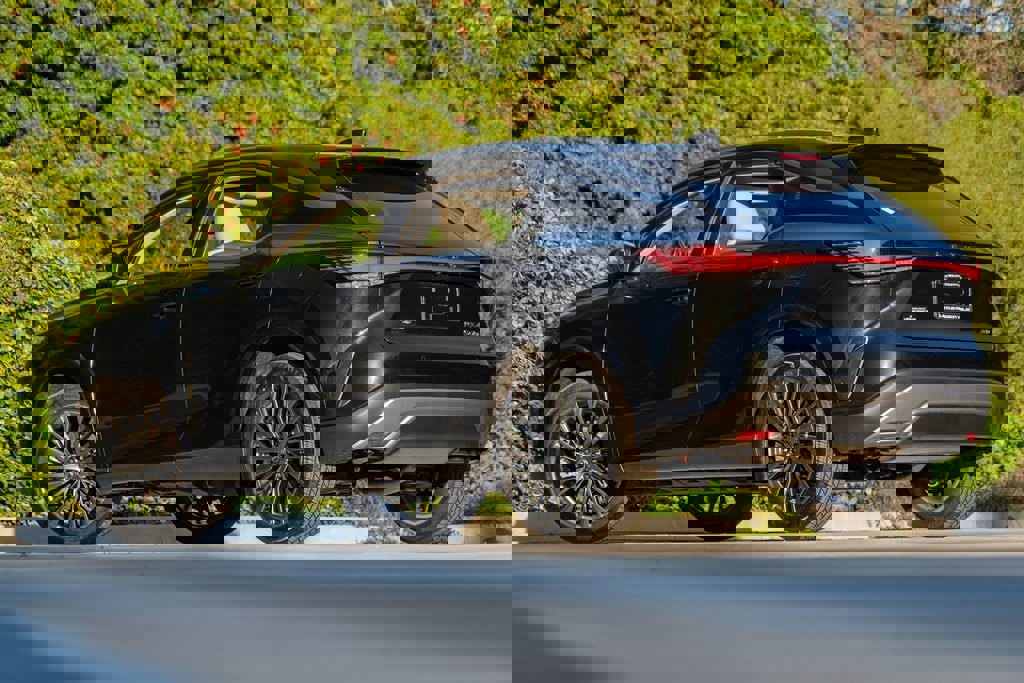 New 2026 Lexus RX 450h Luxury image 2