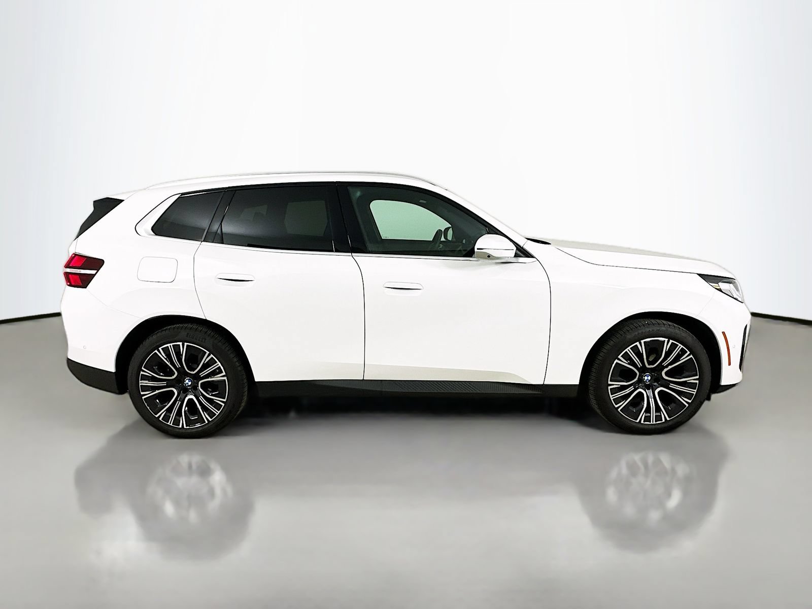 Used 2025 BMW X3 xDrive30i AWD/4WD image 4