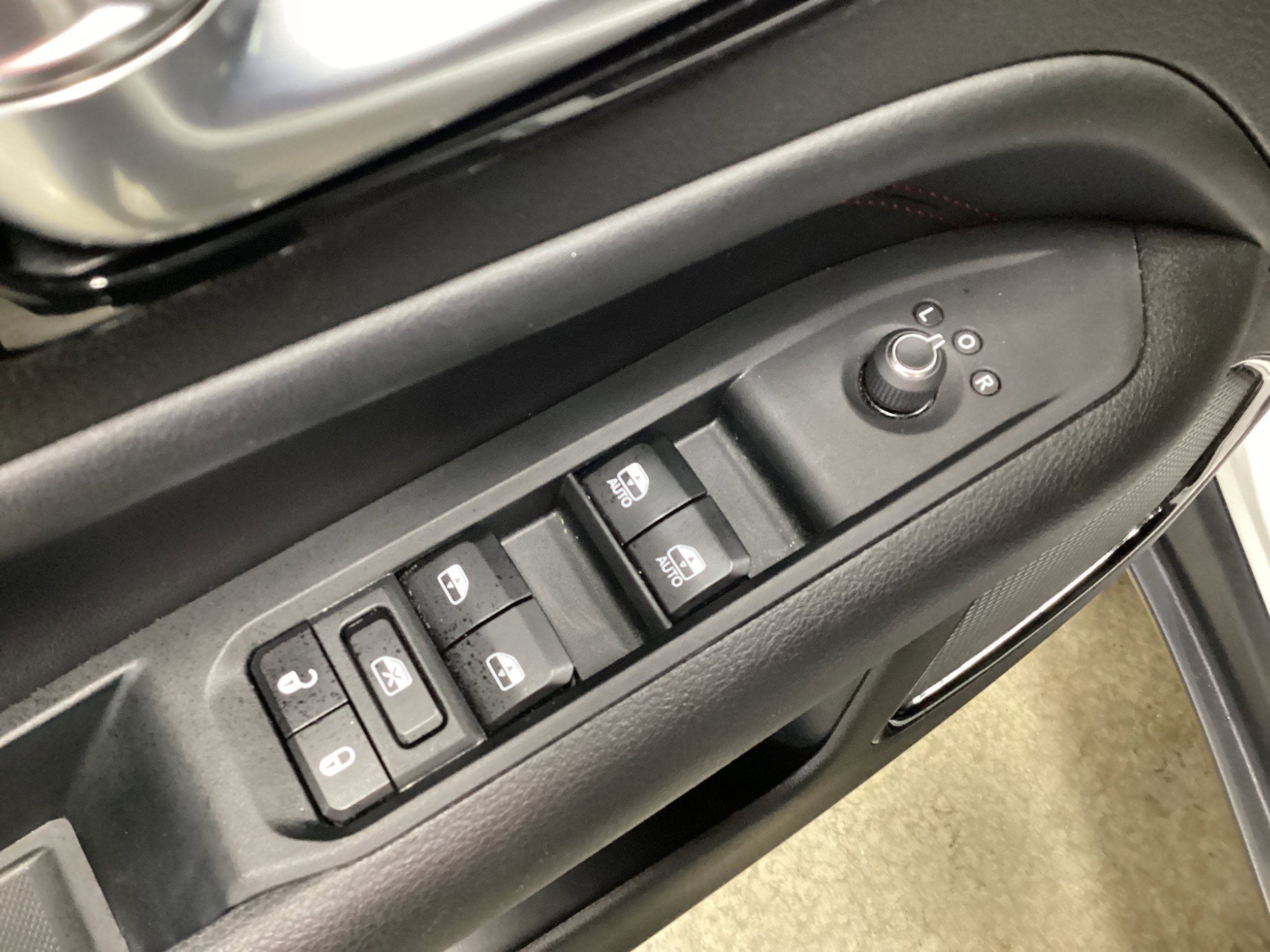 Used 2024 Jeep Compass Trailhawk w/ Trailhawk Convenience Group AWD/4WD image 13