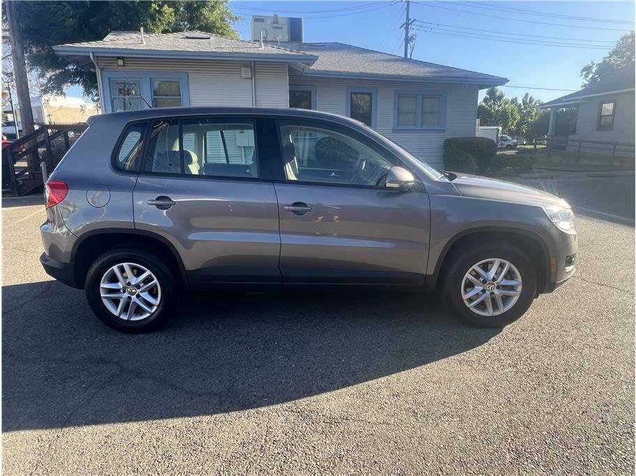 Used 2011 Volkswagen Tiguan S FWD image 4