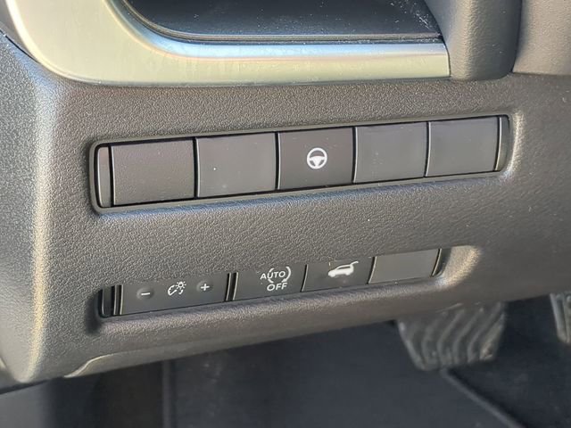 Used 2024 Nissan Rogue SV image 25