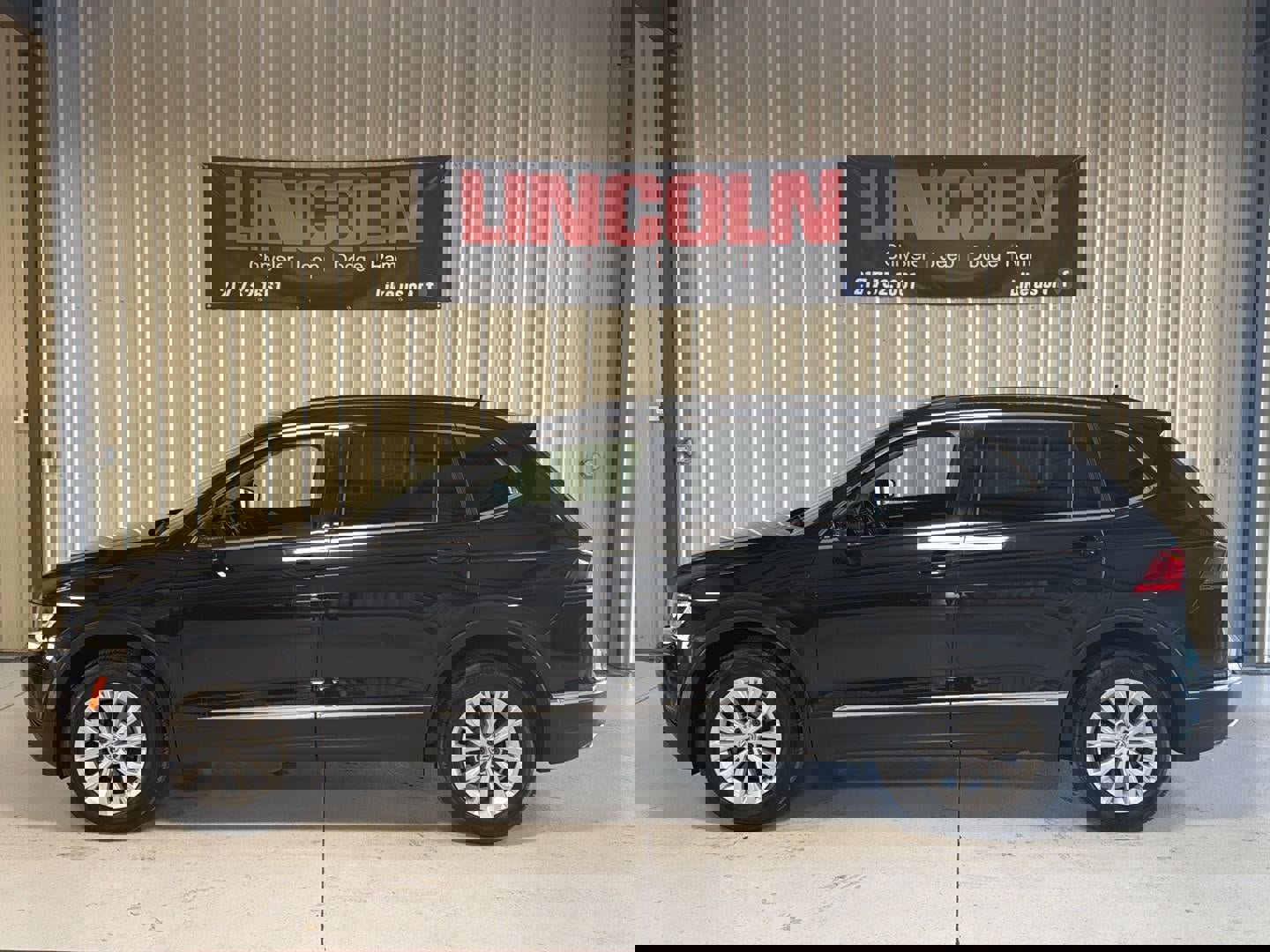 Used 2018 Volkswagen Tiguan SE image 2