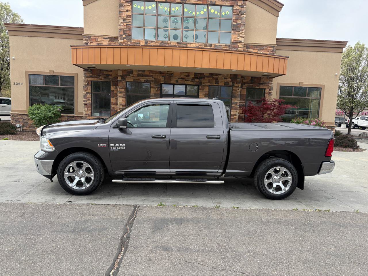 Used 2021 RAM 1500 Classic SLT w/ SLT Plus D￩cor Group image 2