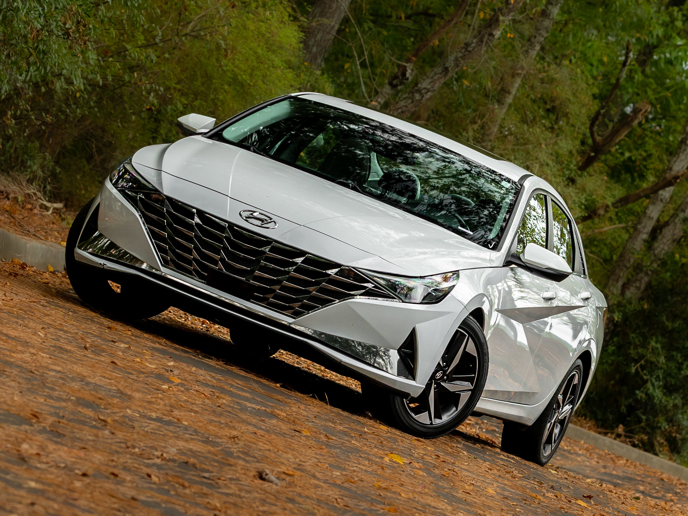 Used 2021 Hyundai Elantra Limited image 22