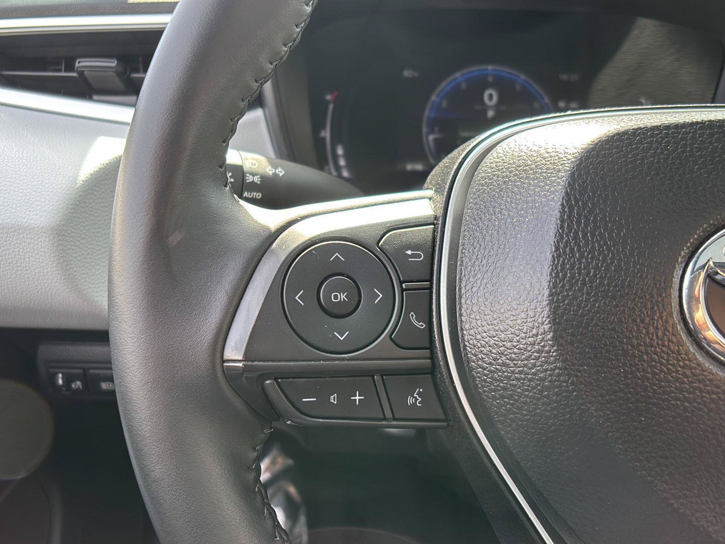 Used 2025 Toyota Corolla SE w/ SE Premium Package FWD image 30