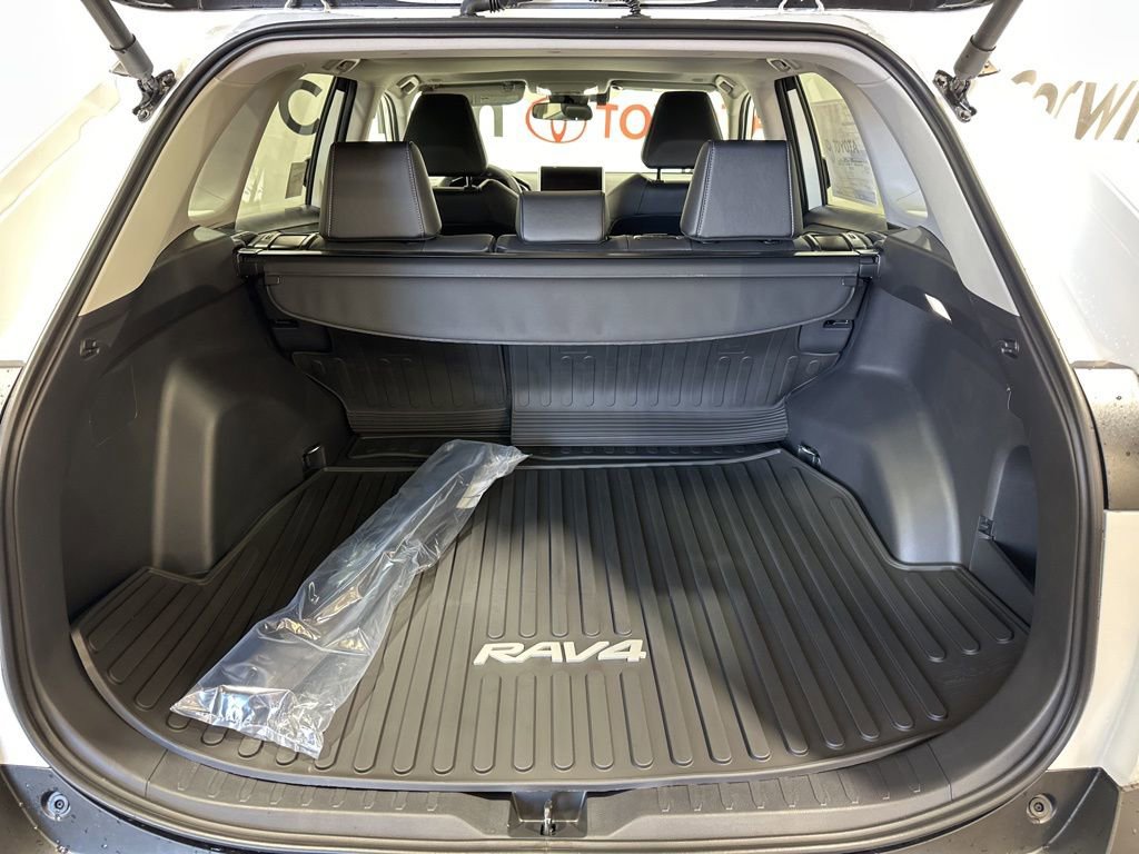 Used 2025 Toyota RAV4 XLE Premium image 18