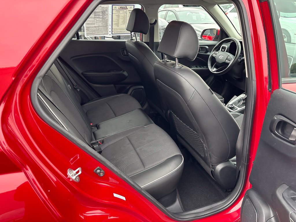 Used 2022 Hyundai Venue Limited FWD image 25
