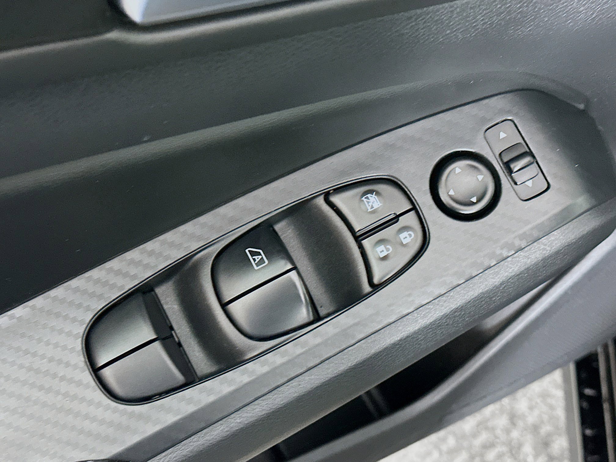 Used 2025 Nissan Altima 2.5 SV image 15