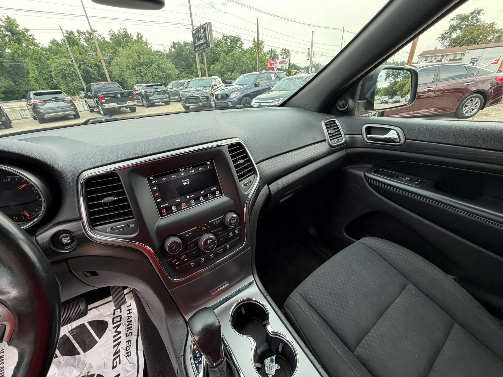 Used 2019 Jeep Grand Cherokee Laredo AWD/4WD image 22