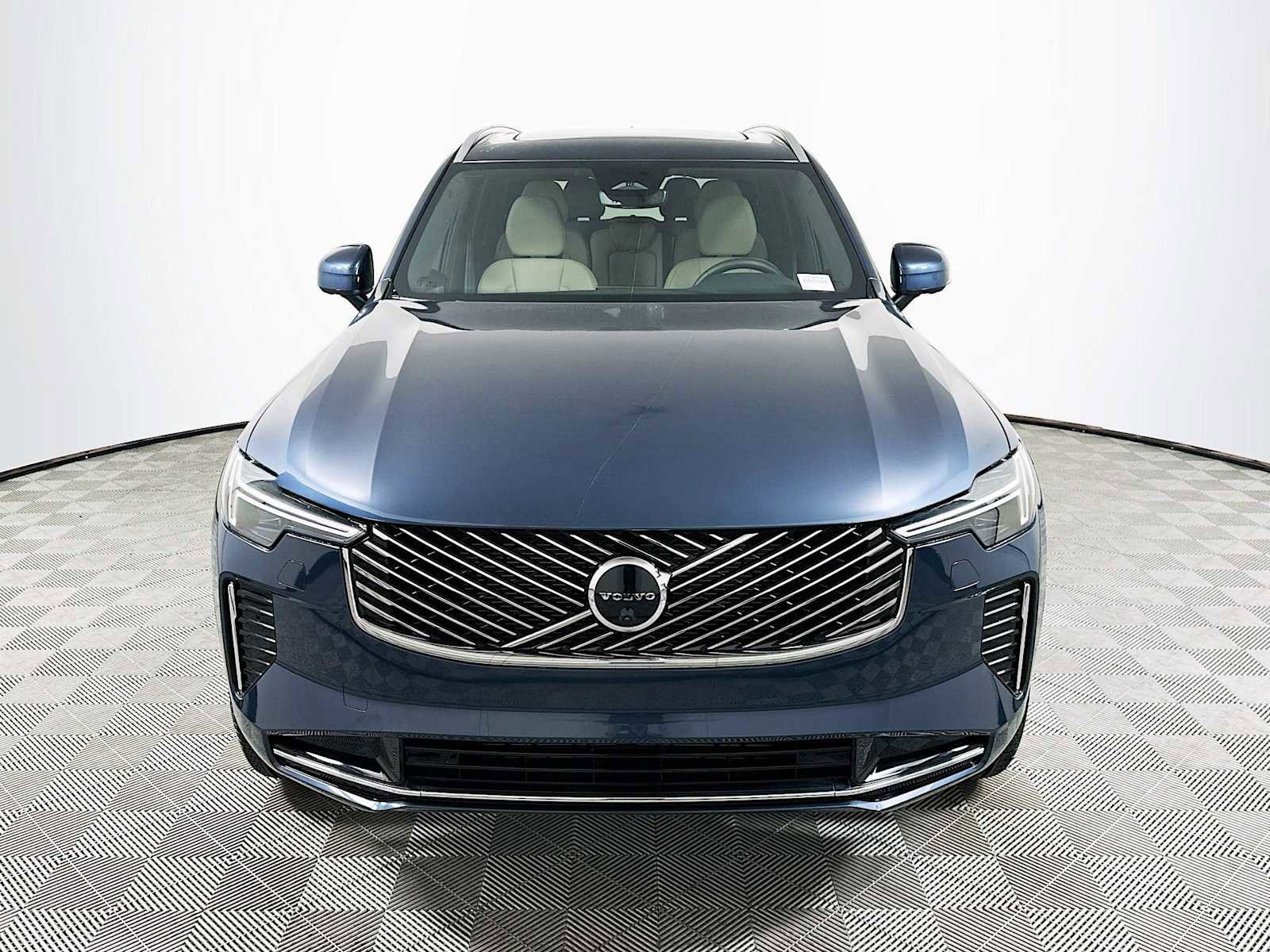 New 2026 Volvo XC90 B6 Plus w/ Protection Package Premier image 2