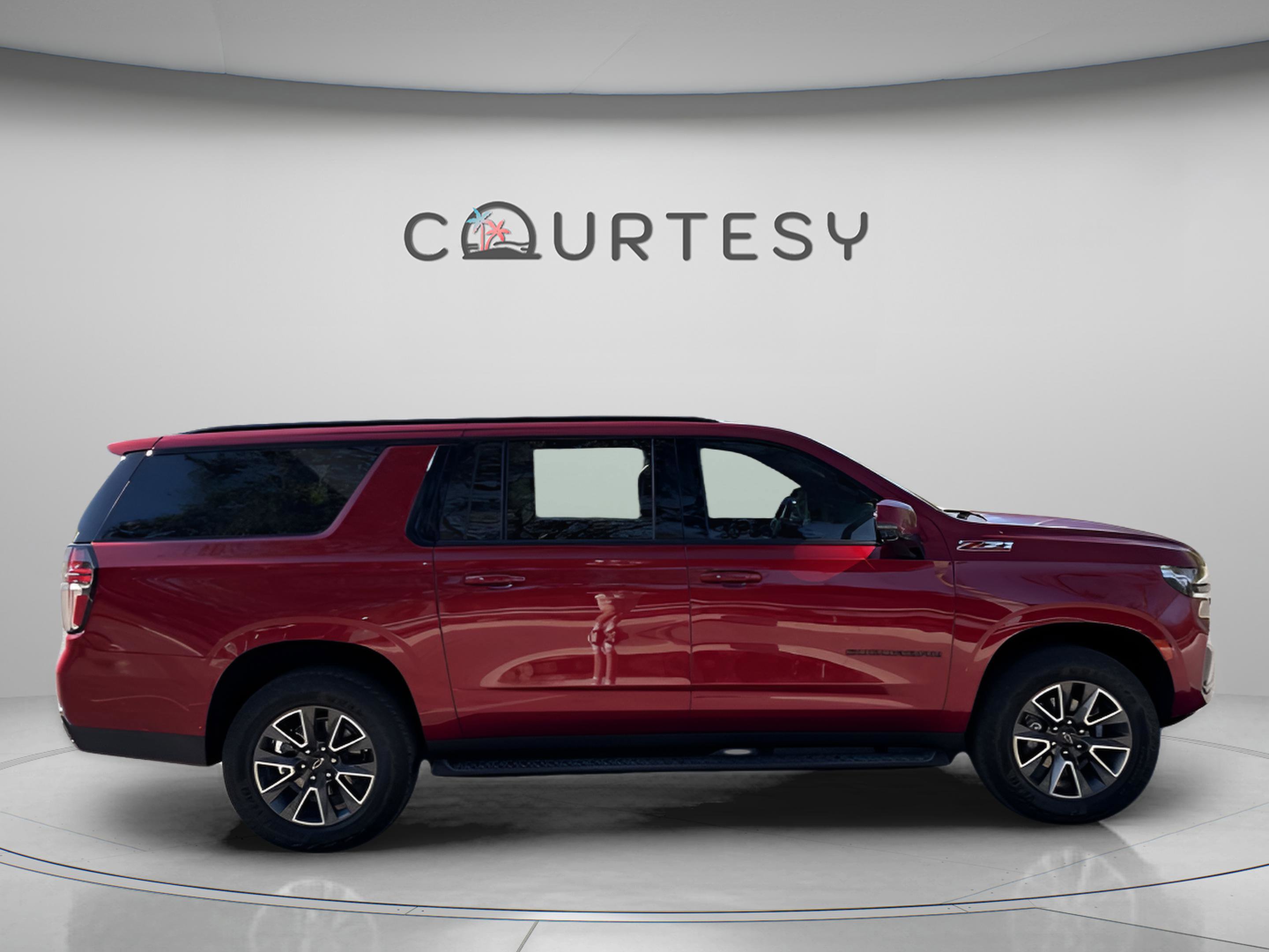 Used 2023 Chevrolet Suburban Z71 w/ Luxury Package image 9