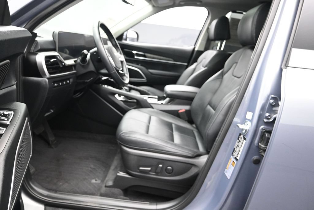 Used 2025 Kia Telluride EX FWD image 11