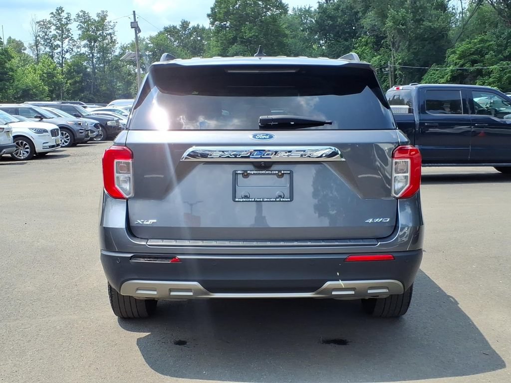 Used 2022 Ford Explorer XLT w/ Equipment Group 202A AWD/4WD image 9
