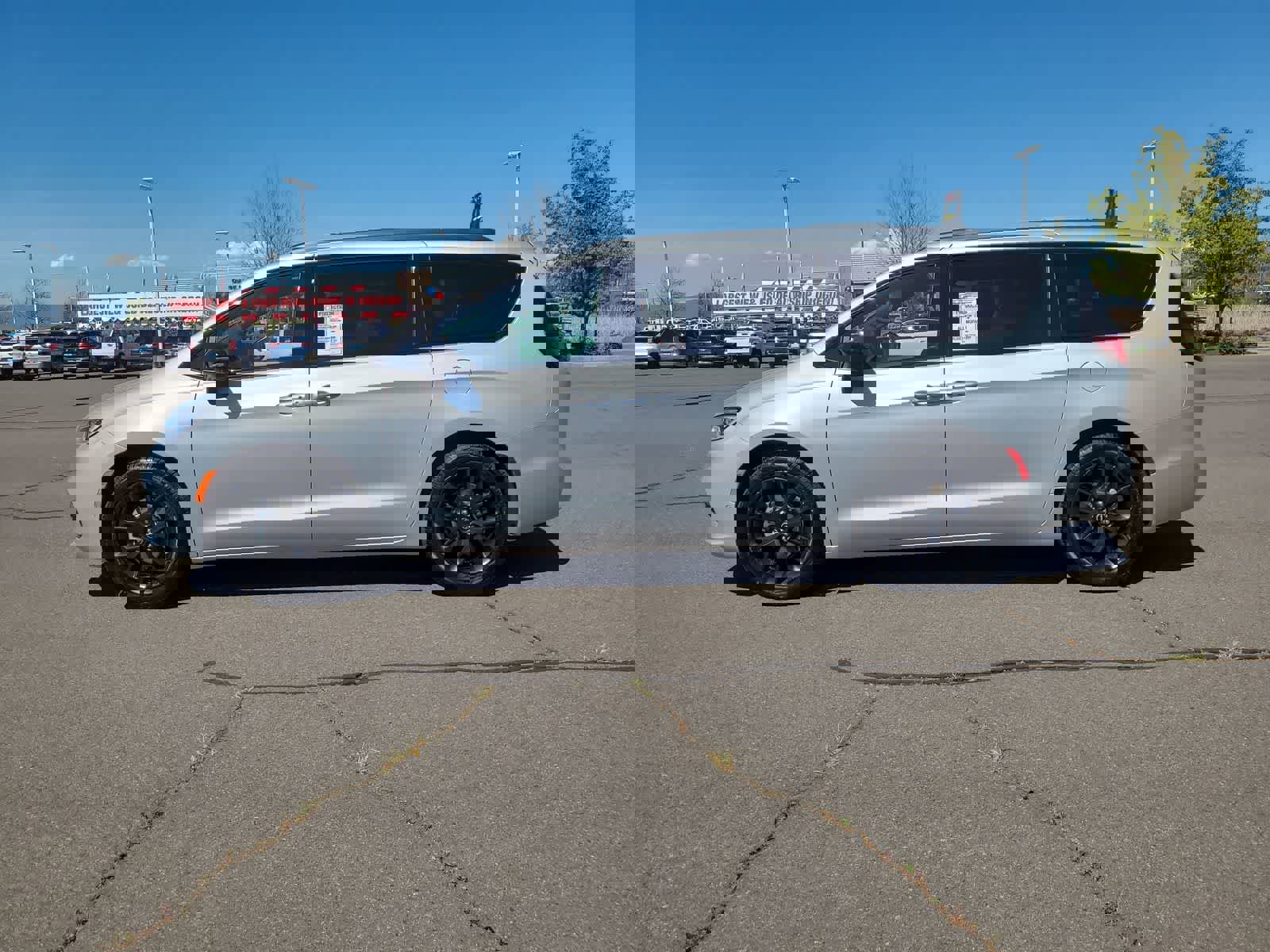 New 2026 Chrysler Pacifica Select image 11