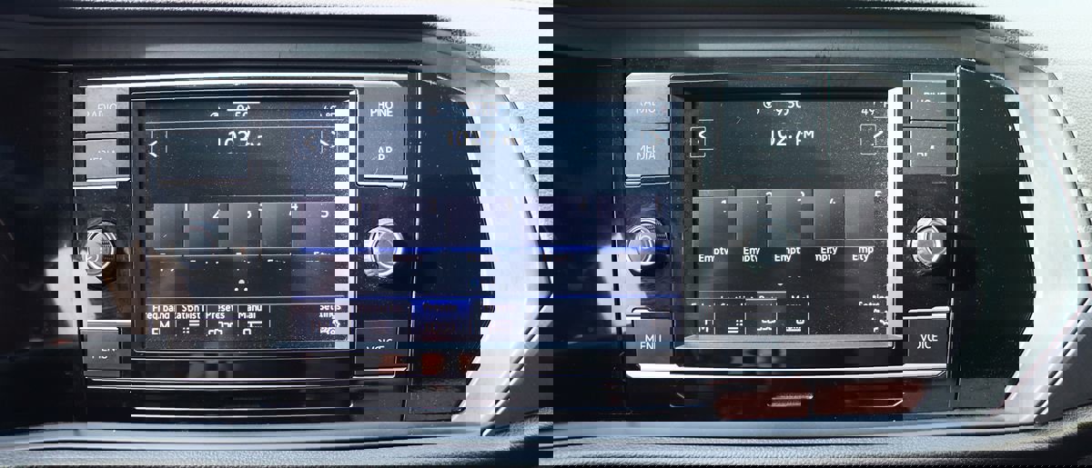 Used 2023 Volkswagen Jetta SE image 46