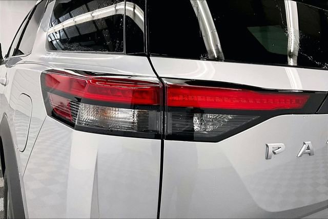 New 2025 Nissan Pathfinder S image 17