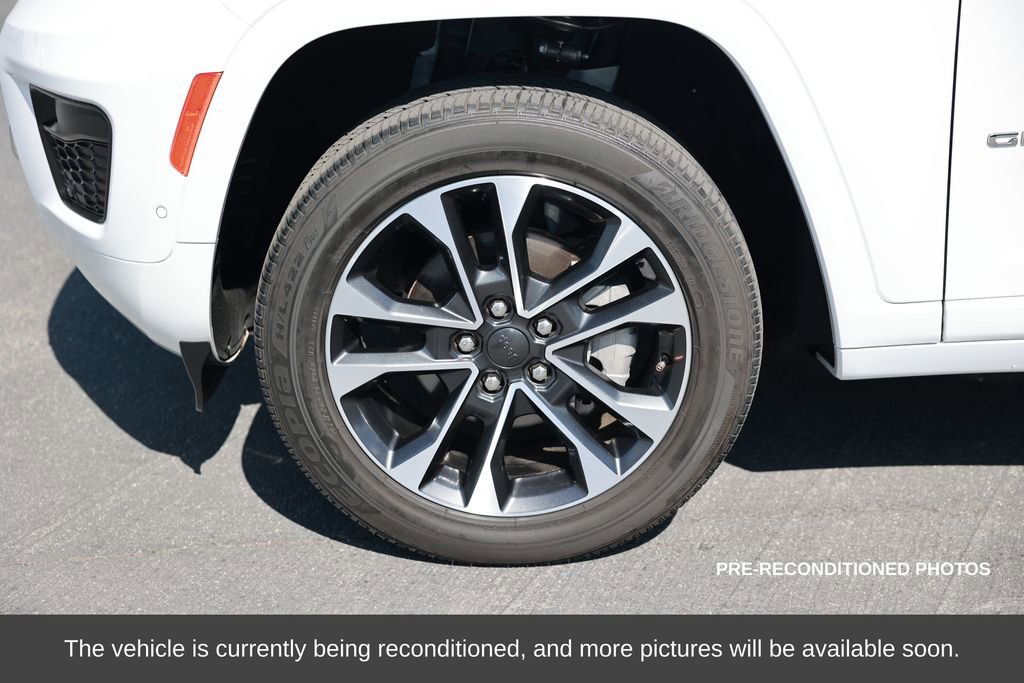 Used 2023 Jeep Grand Cherokee Overland w/ Rear Seat Video Group I image 12