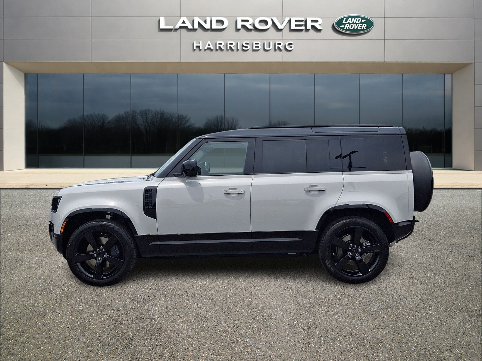 Used 2026 Land Rover Defender 110 X-Dynamic SE AWD/4WD image 2