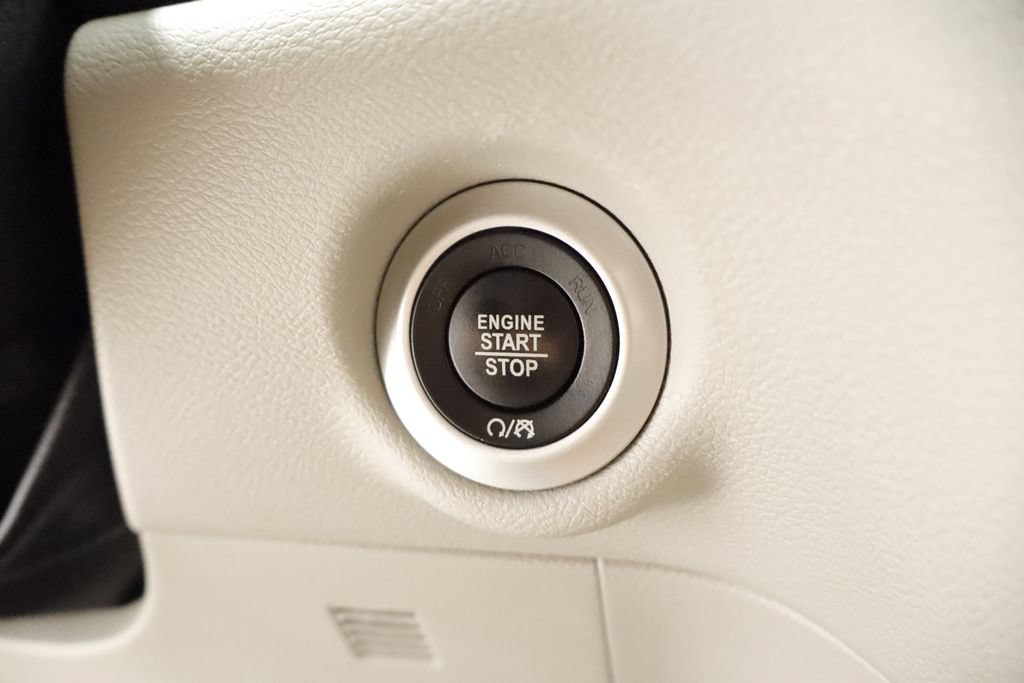 Certified 2023 Chrysler Pacifica Touring-L FWD image 21