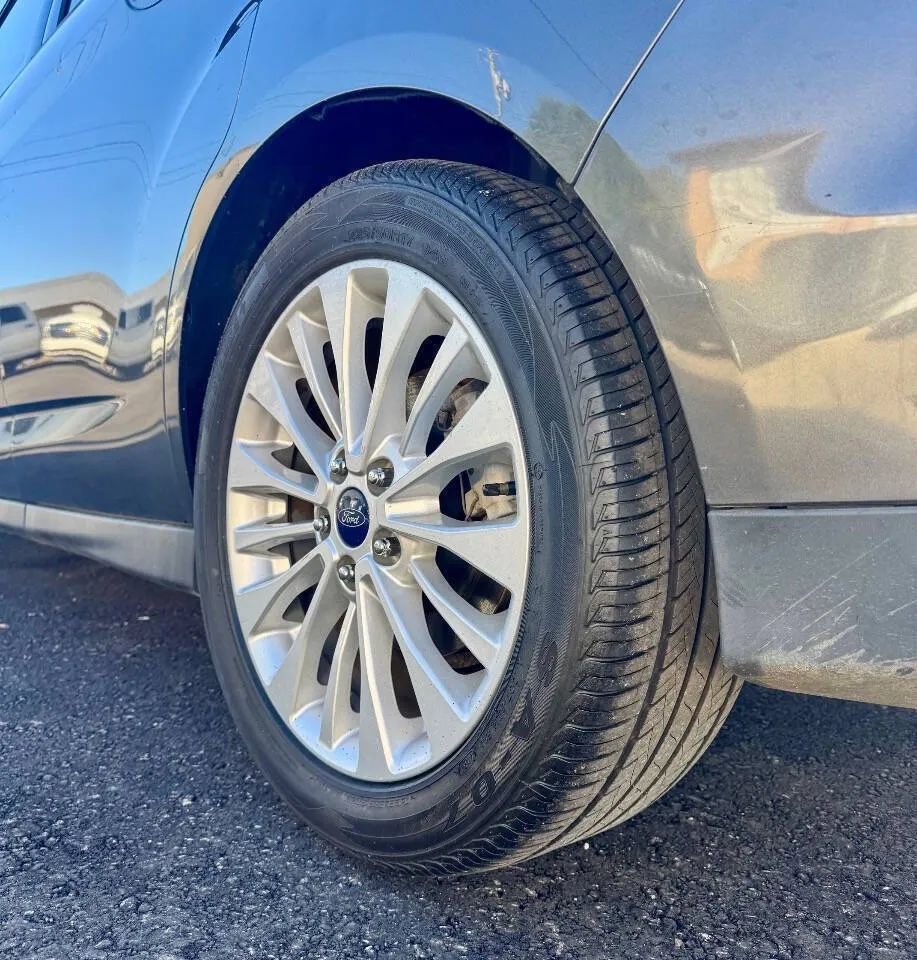 Used 2017 Ford C-MAX Energi SE w/ Equipment Group 402A image 5