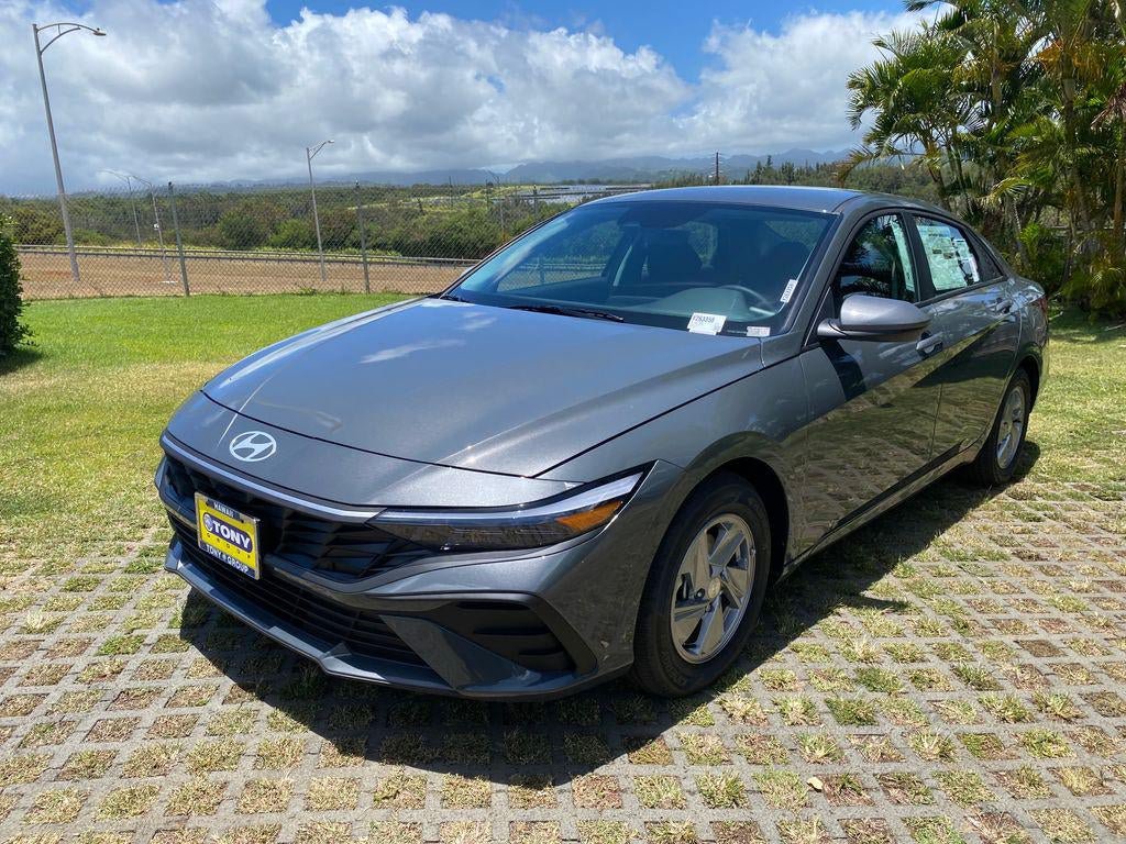 New 2026 Hyundai Elantra SE FWD image 3