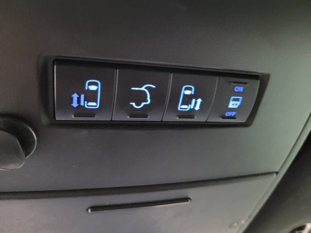 Used 2018 Dodge Grand Caravan SXT image 33