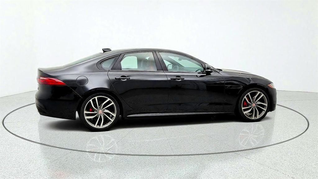 Used 2022 Jaguar XF R-Dynamic SE AWD/4WD image 4