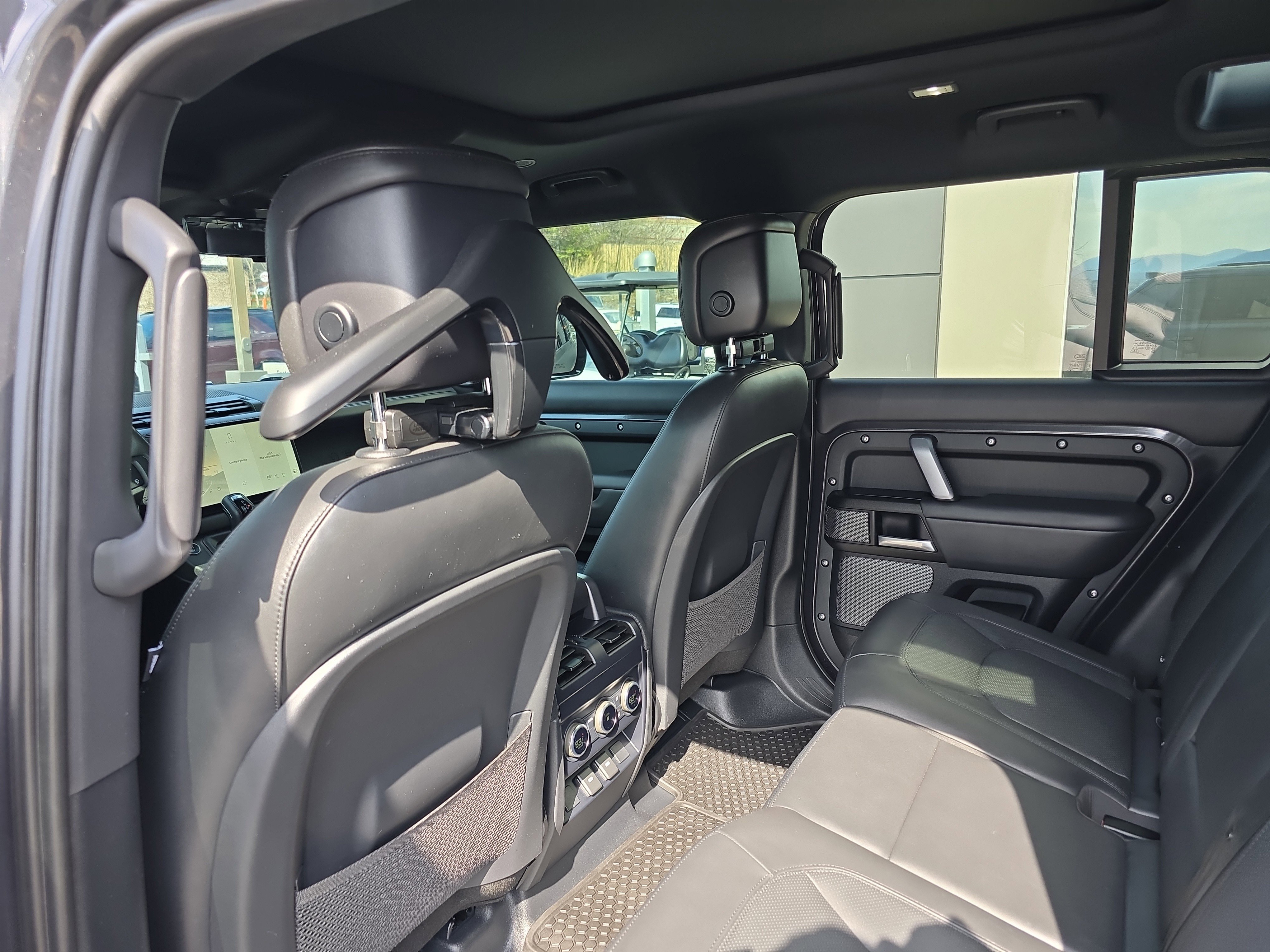 Used 2024 Land Rover Defender 110 Carpathian Edition image 17