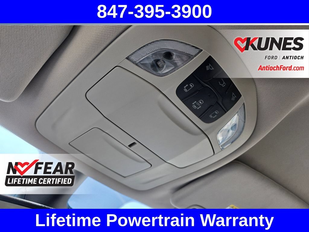 Used 2023 Chrysler Voyager LX FWD image 44