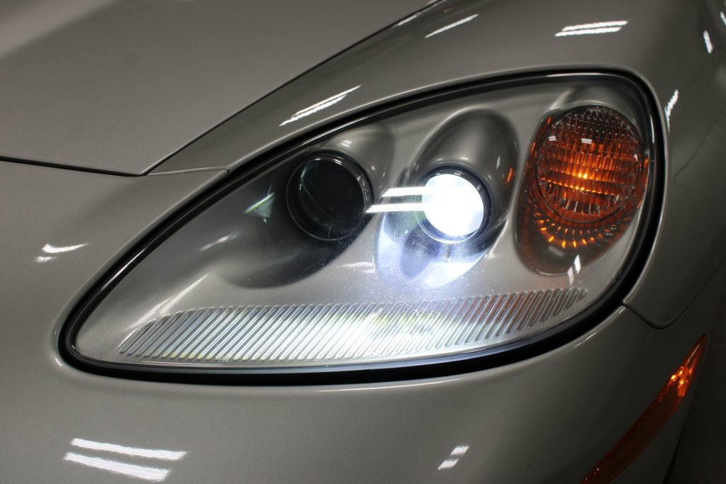 Used 2006 Chevrolet Corvette Convertible w/ Preferred Equipment Group image 12