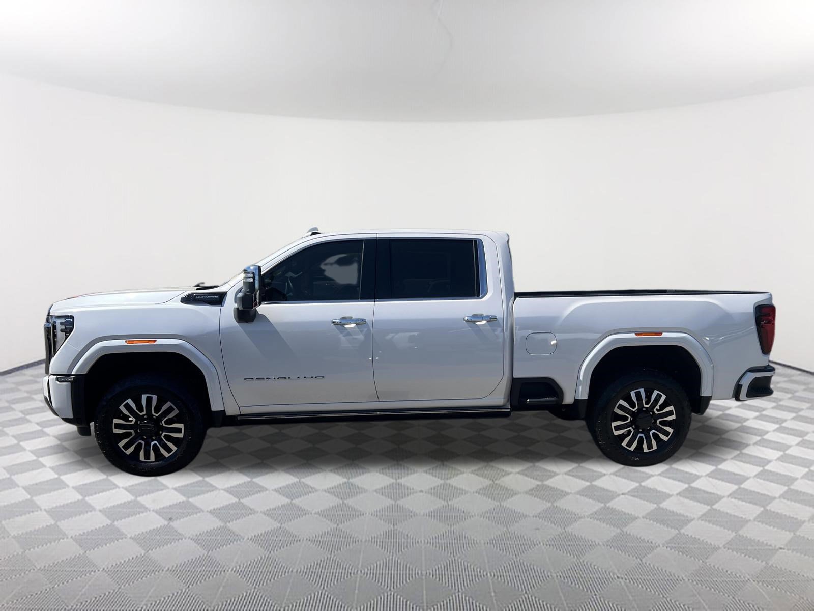 Used 2024 GMC Sierra 2500 Denali Ultimate w/ Max Trailering Package image 9