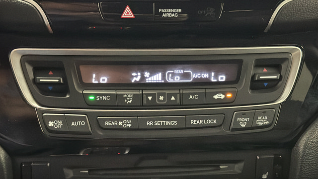 Used 2022 Honda Pilot Touring image 18