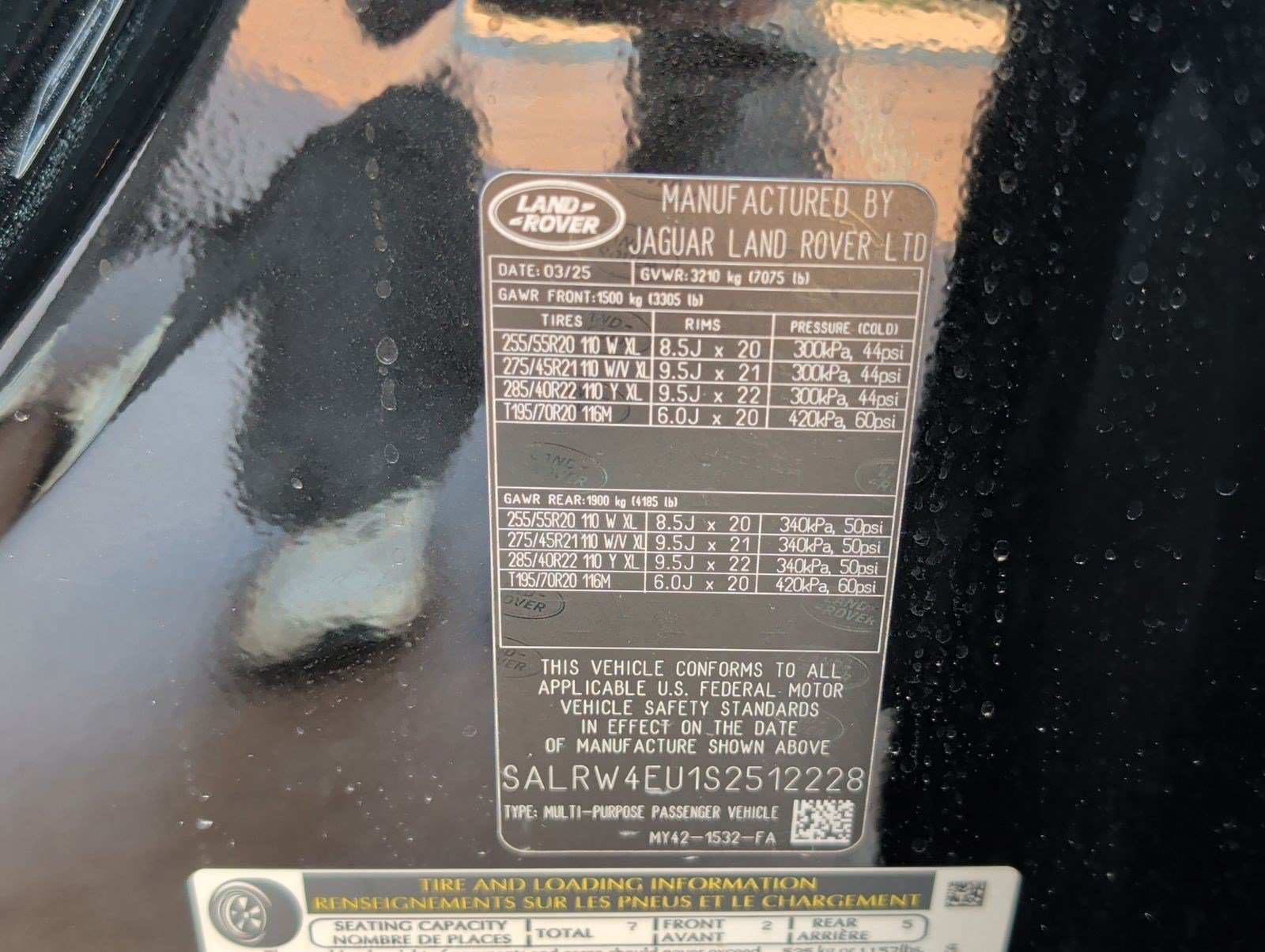 Used 2025 Land Rover Discovery Metropolitan Edition AWD/4WD image 31