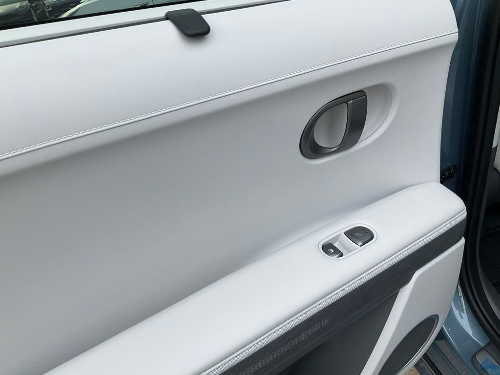 Used 2025 Hyundai Ioniq 5 Limited image 34