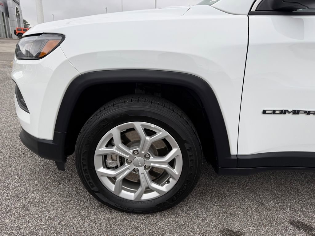 Used 2024 Jeep Compass Latitude image 27