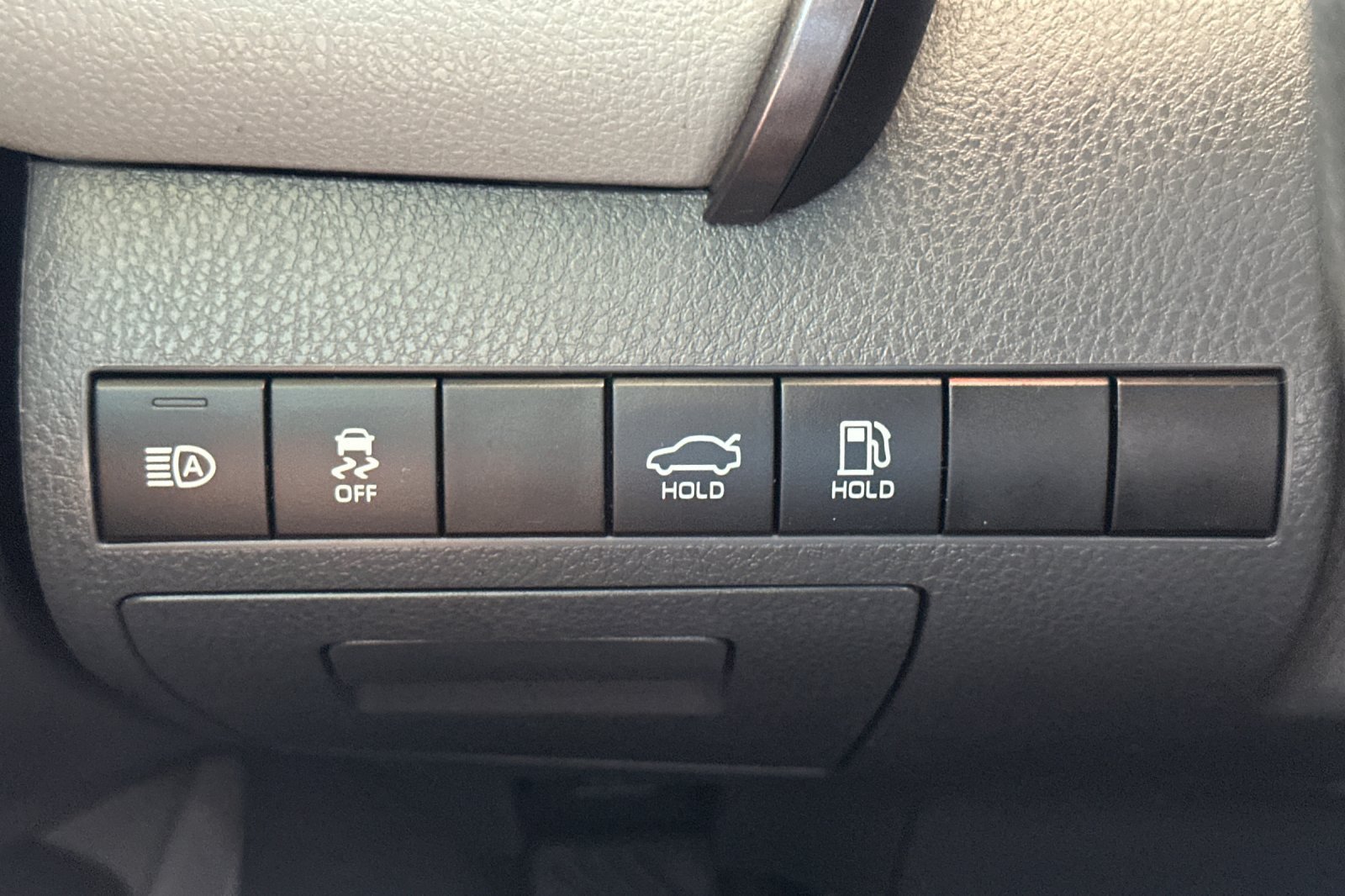 Certified 2020 Toyota Camry LE FWD image 29