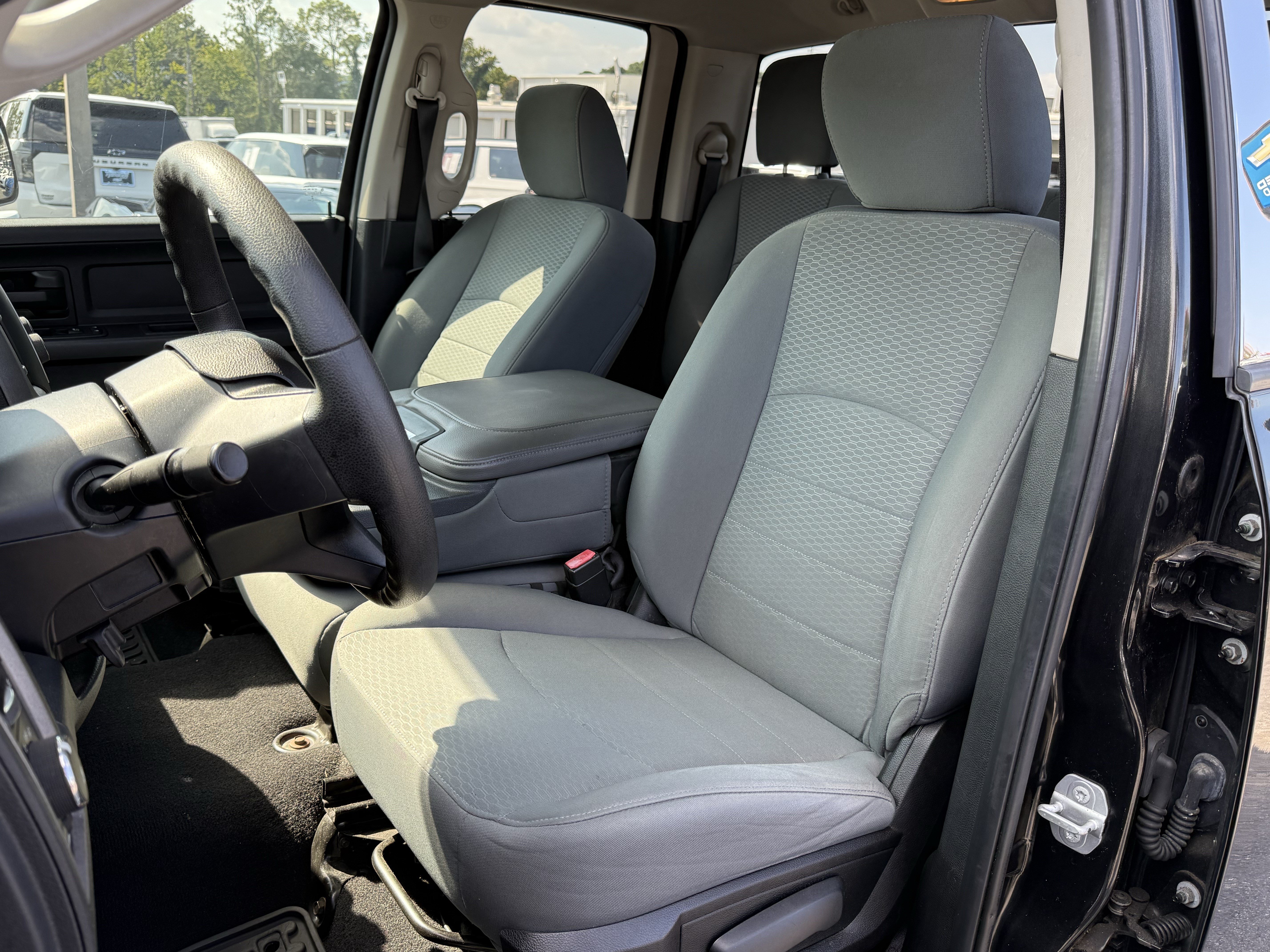Used 2015 RAM 1500 Express RWD image 16