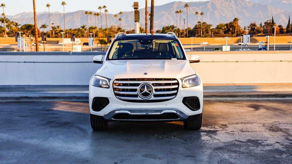 Used 2024 Mercedes-Benz GLS 450 4MATIC image 3
