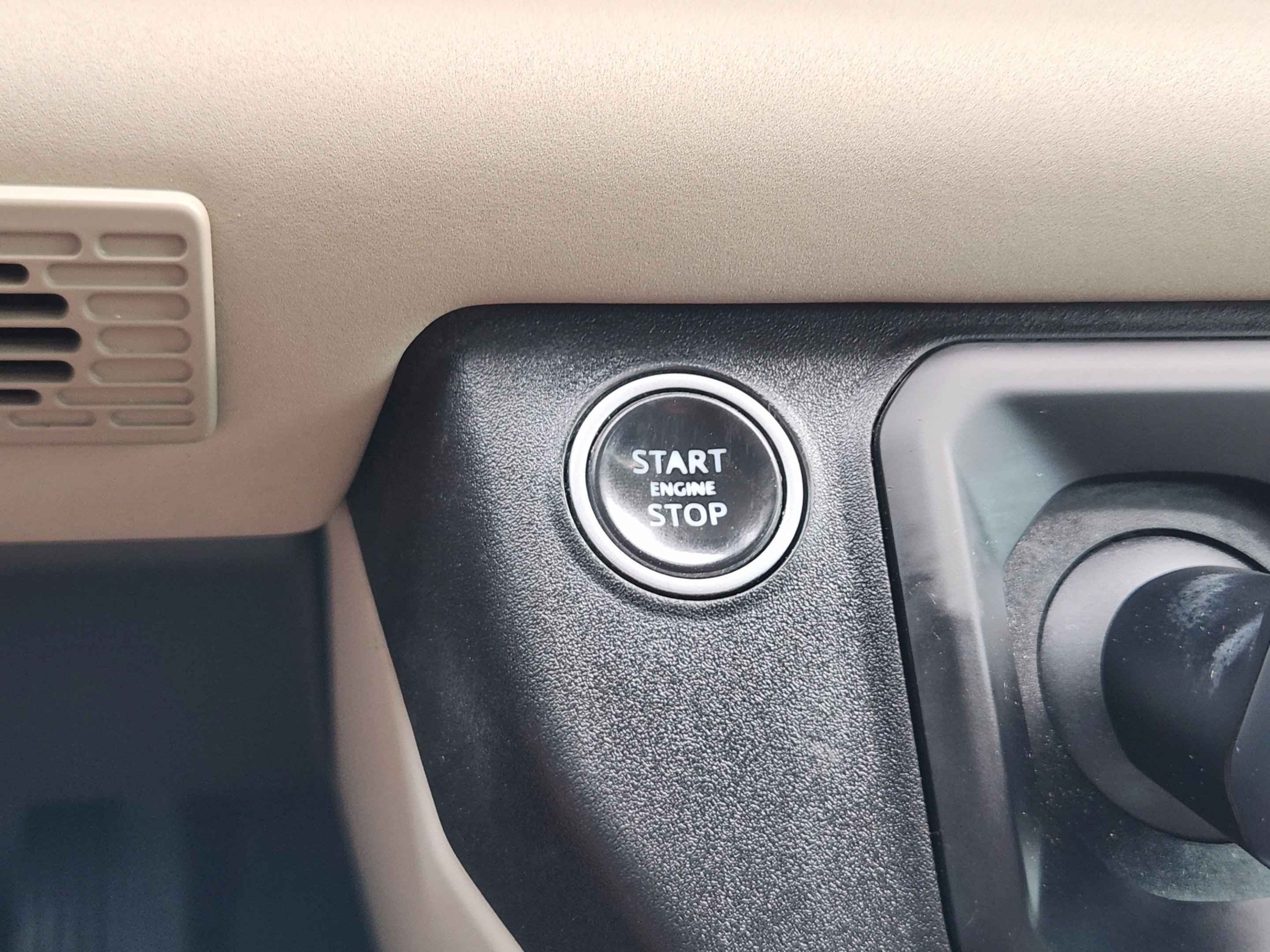 Used 2020 Land Rover Defender 110 SE AWD/4WD image 13
