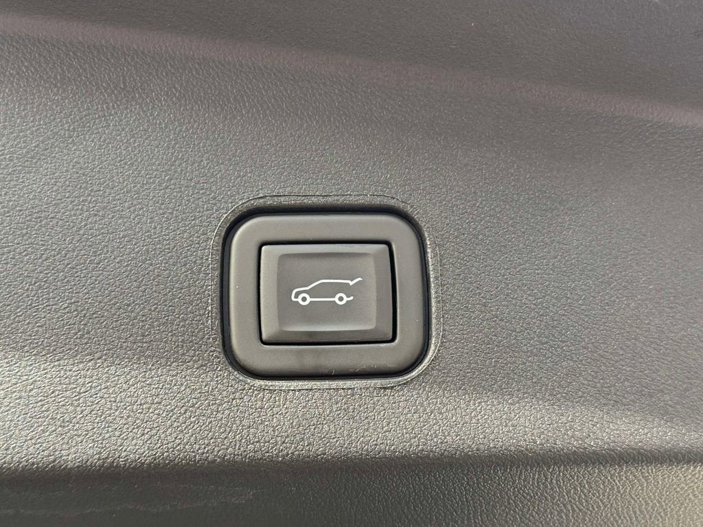 Used 2024 Cadillac Lyriq Sport image 18