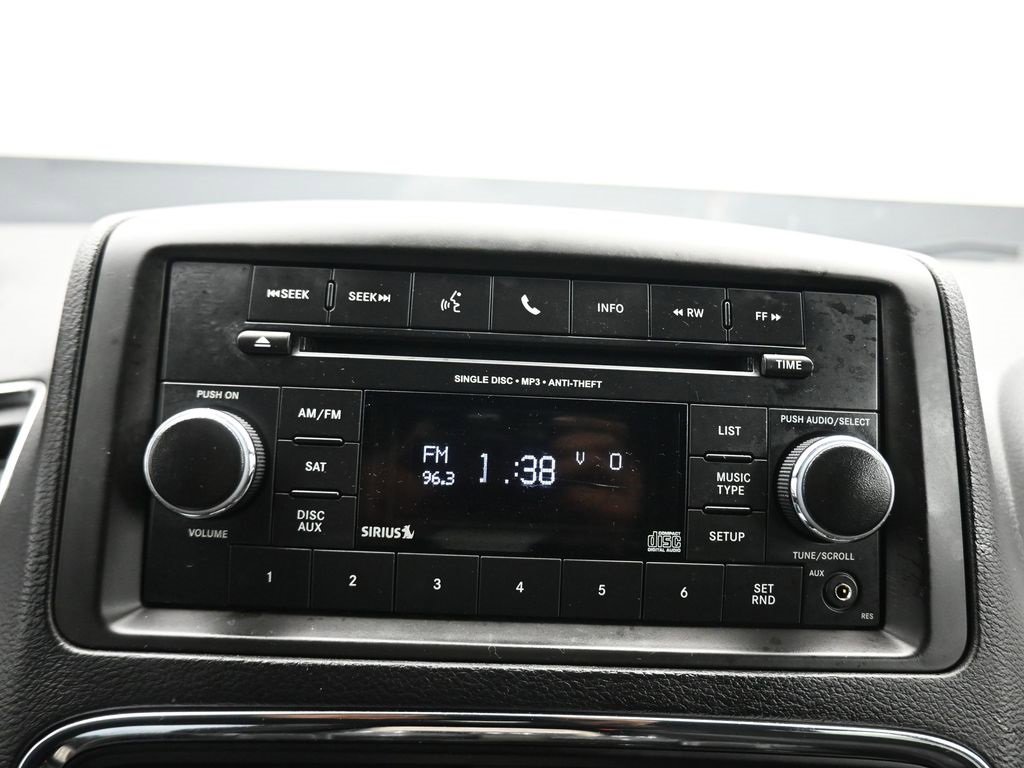 Used 2016 Dodge Grand Caravan SE image 16