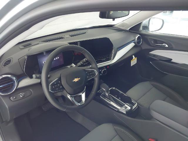 New 2026 Chevrolet Trax LT w/ Driver Confidence Package FWD image 2