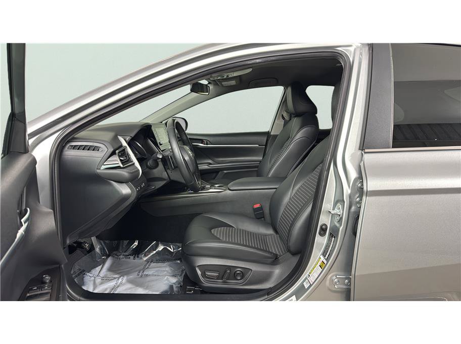Used 2022 Toyota Camry SE w/ Carpet Mat Package (TMS) FWD image 10