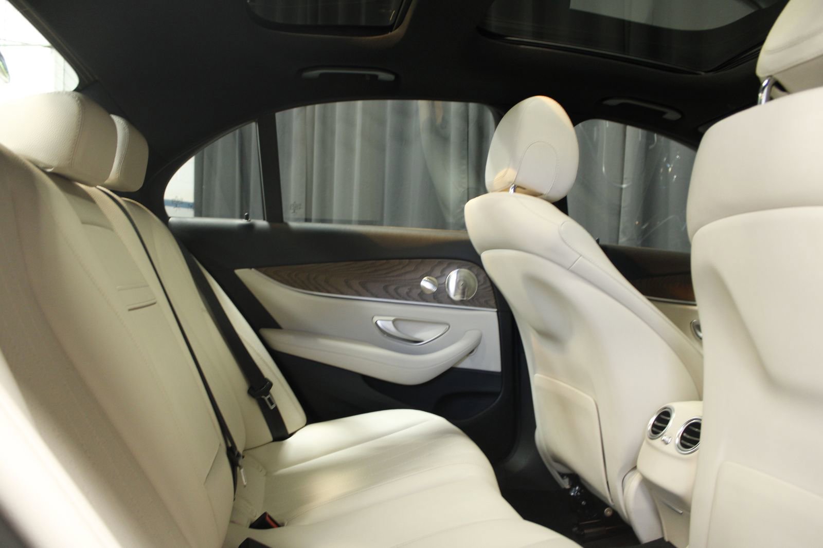 Used 2022 Mercedes-Benz E 350 4MATIC Sedan image 43