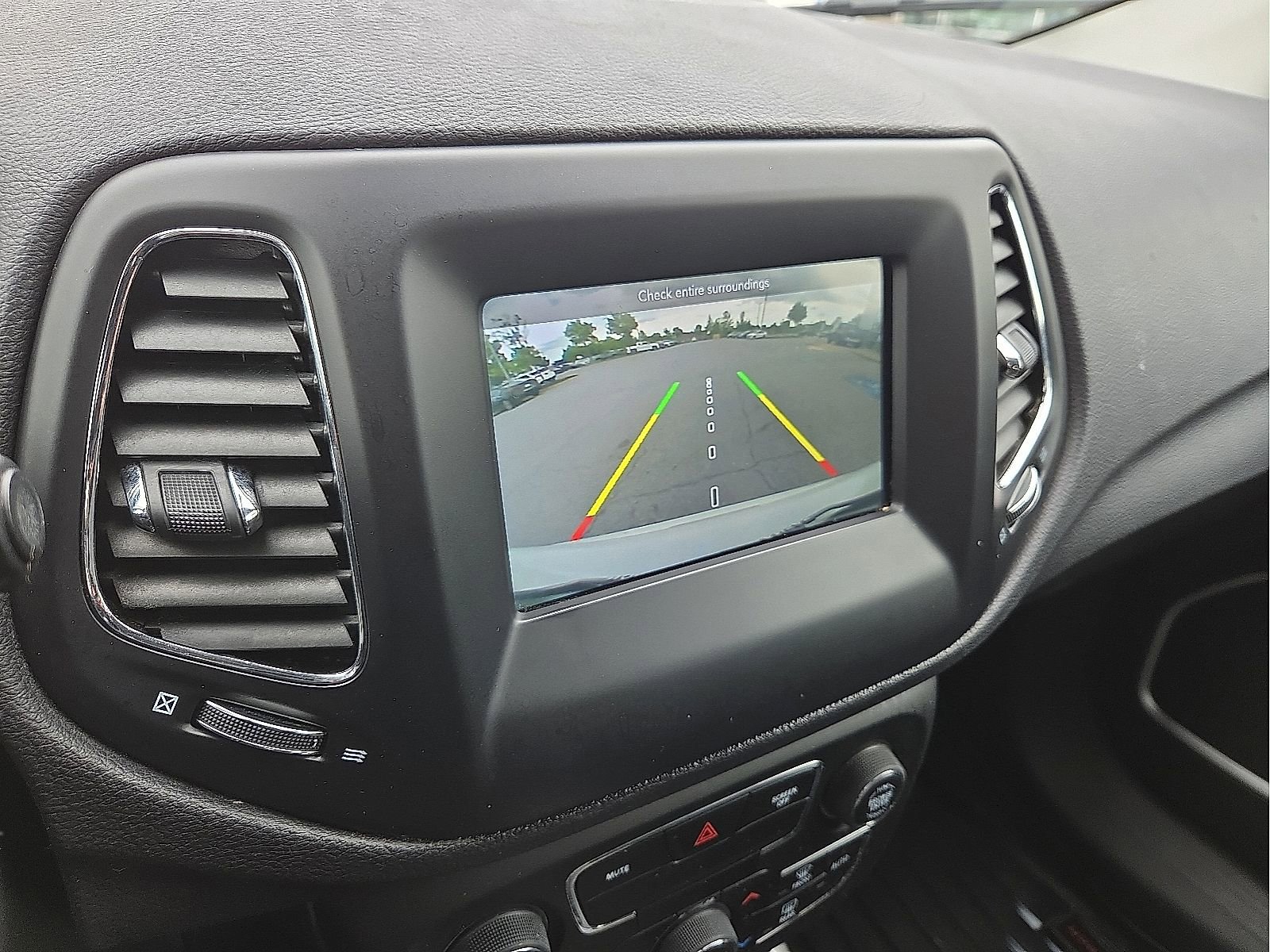 Used 2018 Jeep Compass Latitude w/ Popular Equipment Group AWD/4WD image 16