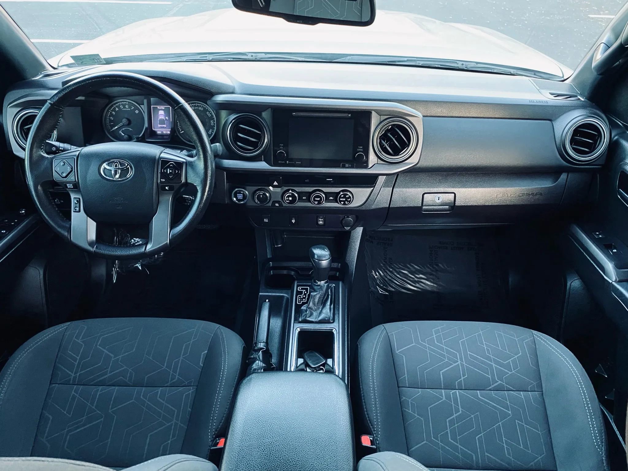 Used 2017 Toyota Tacoma TRD Sport image 9