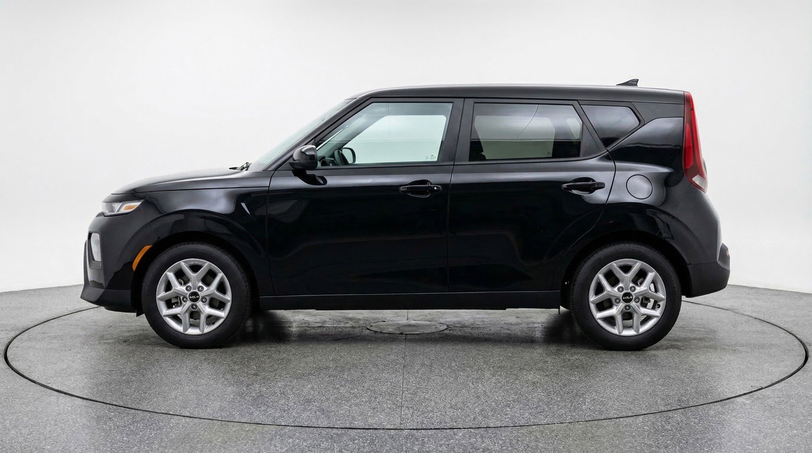 Used 2025 Kia Soul LX w/ LX Technology Package image 5