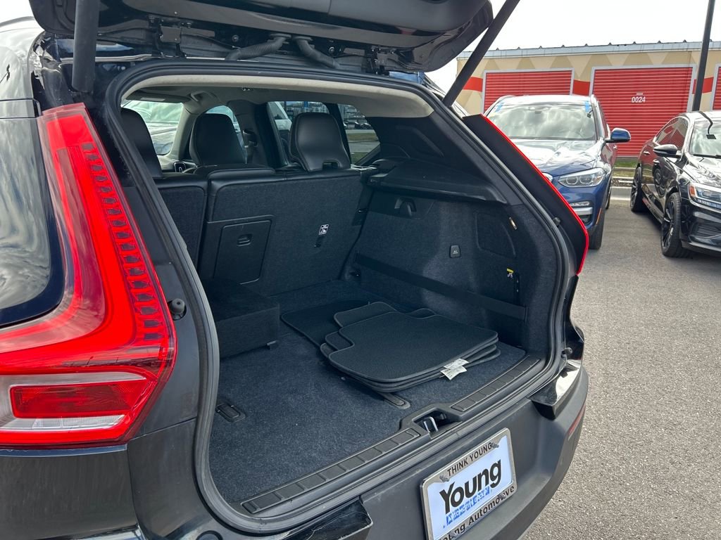 Used 2019 Volvo XC40 T5 Momentum image 30